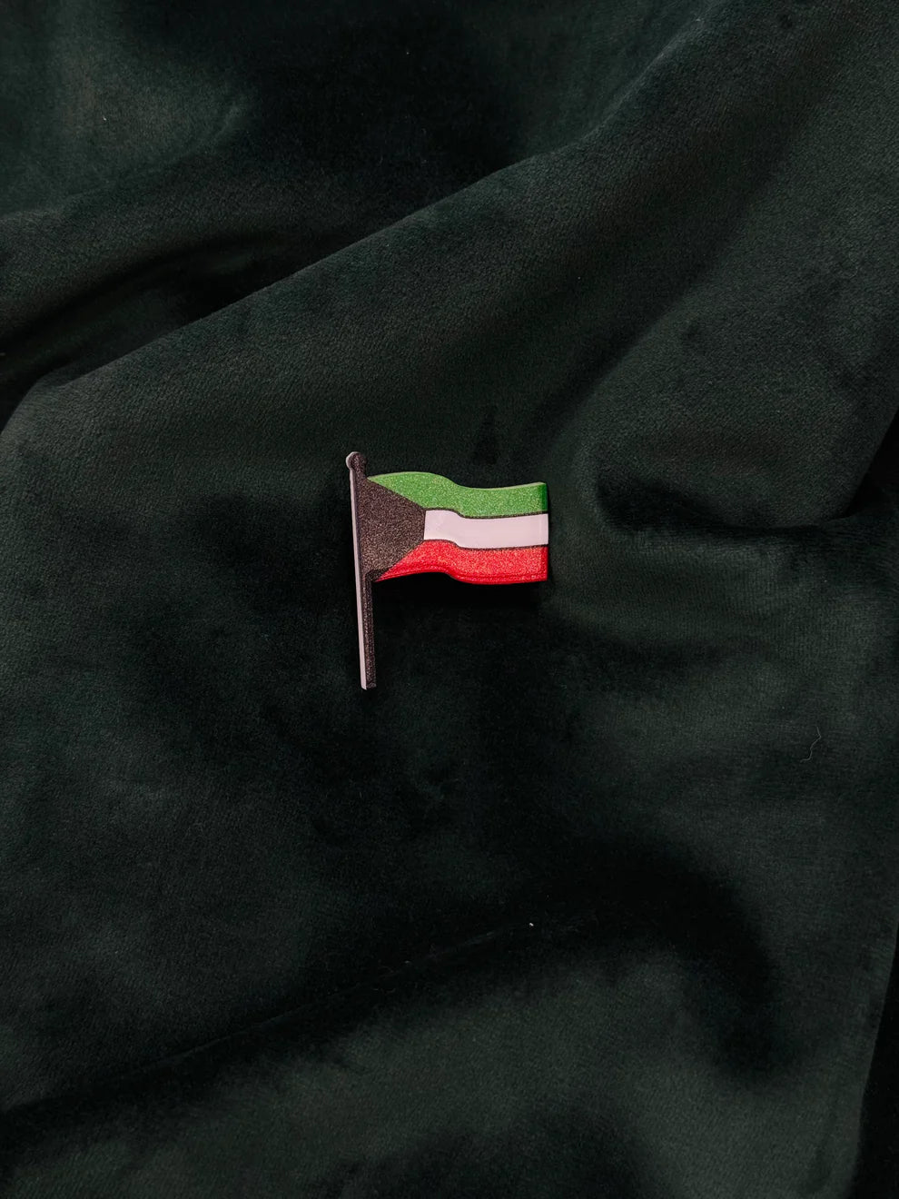 Tote Bag + Kuwait Brooch.